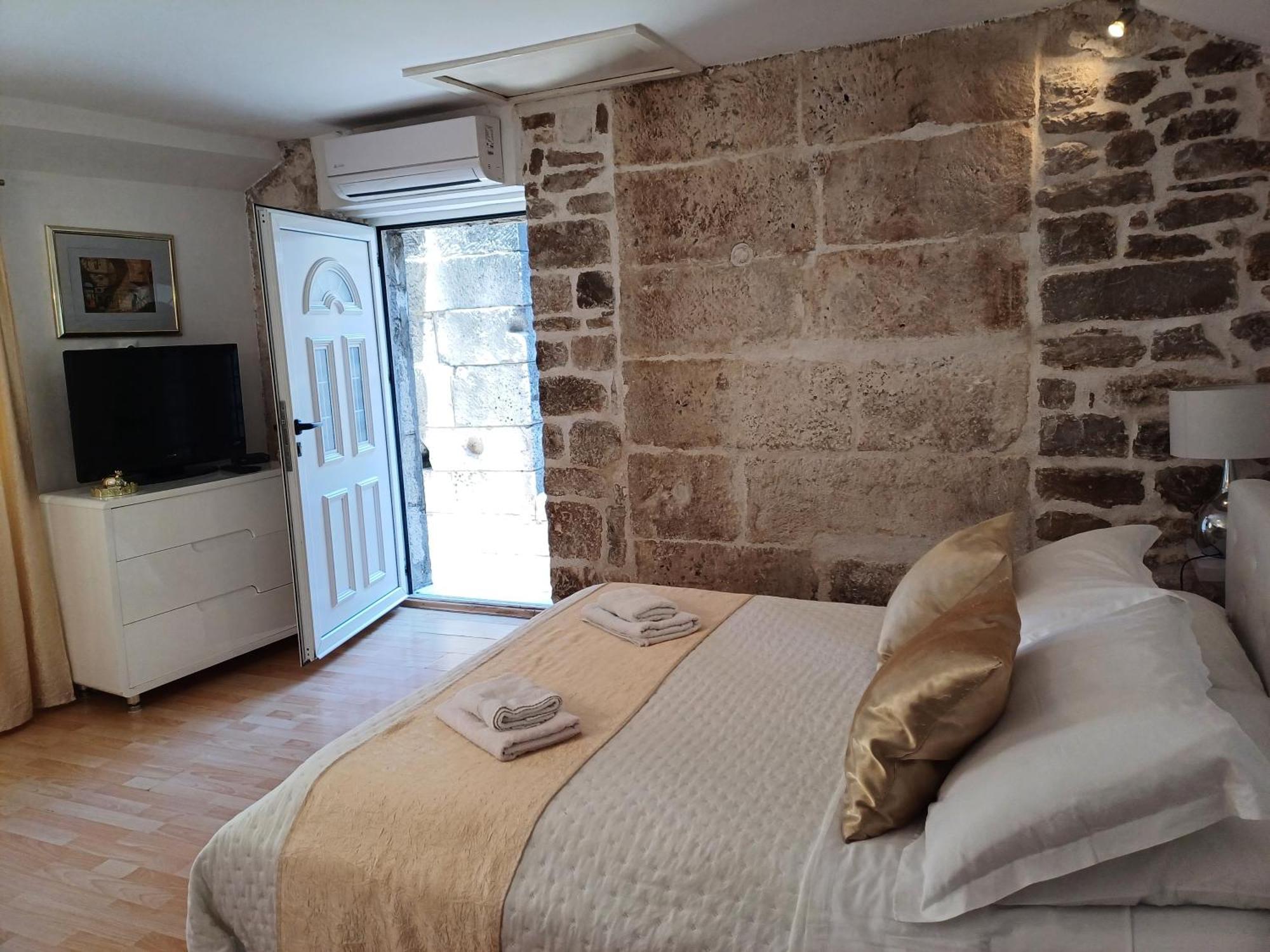 Private Apartments In Diocletians Palace Split Exterior photo