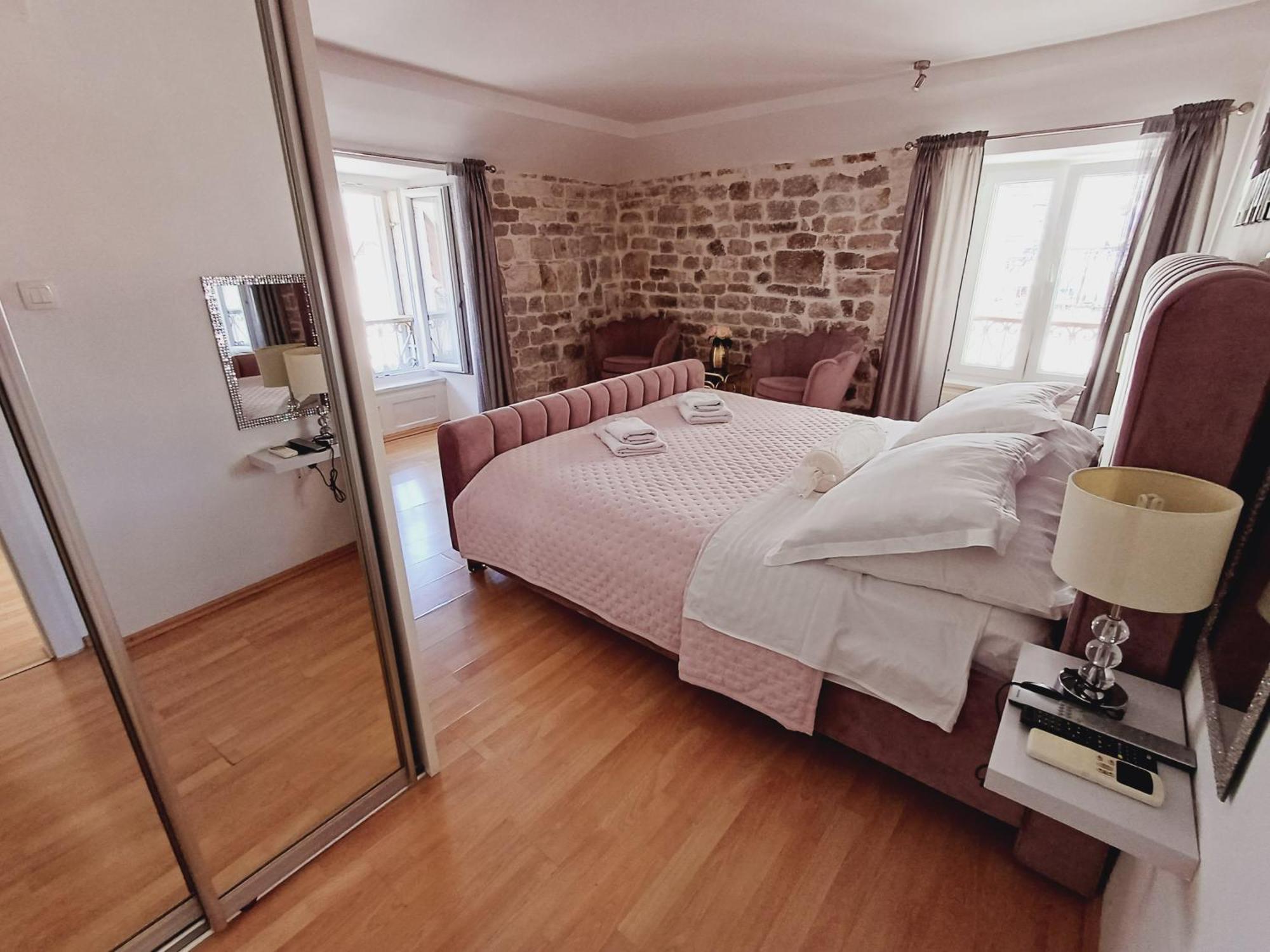 Private Apartments In Diocletians Palace Split Exterior photo